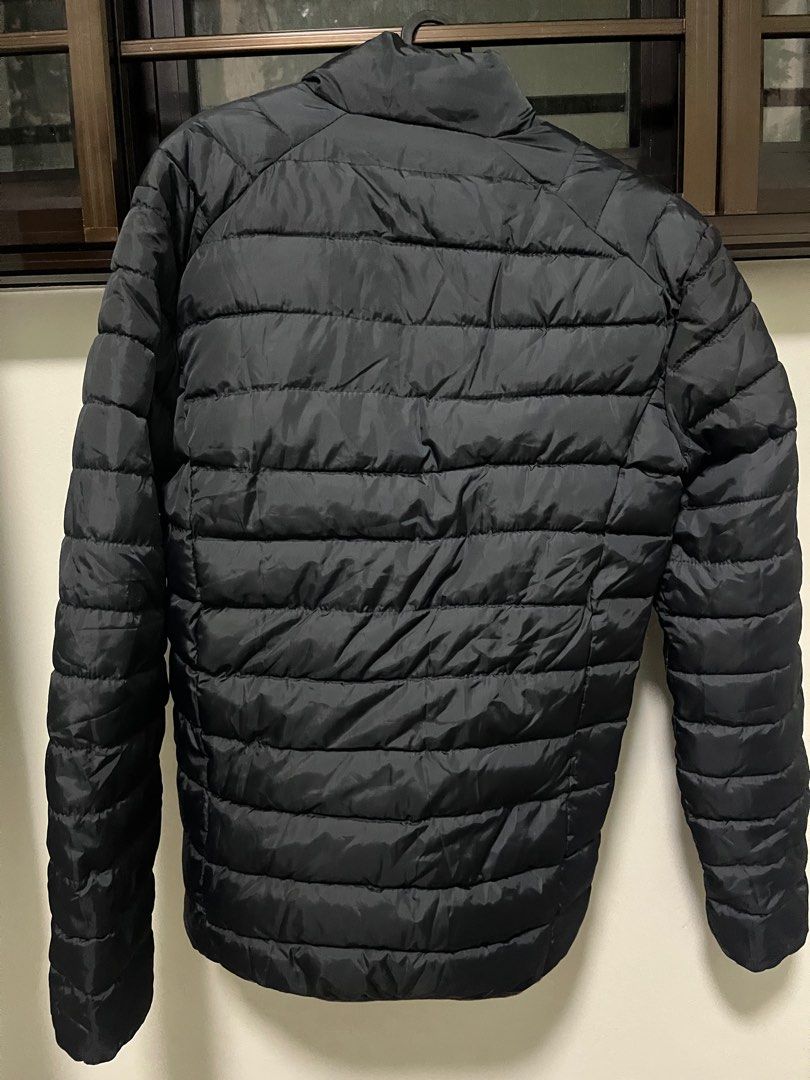 Winter Jacket (Category: Coats, Jackets and Outerwear) located in Singapore. Submitted by gloriousjee (Listing ID 1337017443, Image 2). Description: .