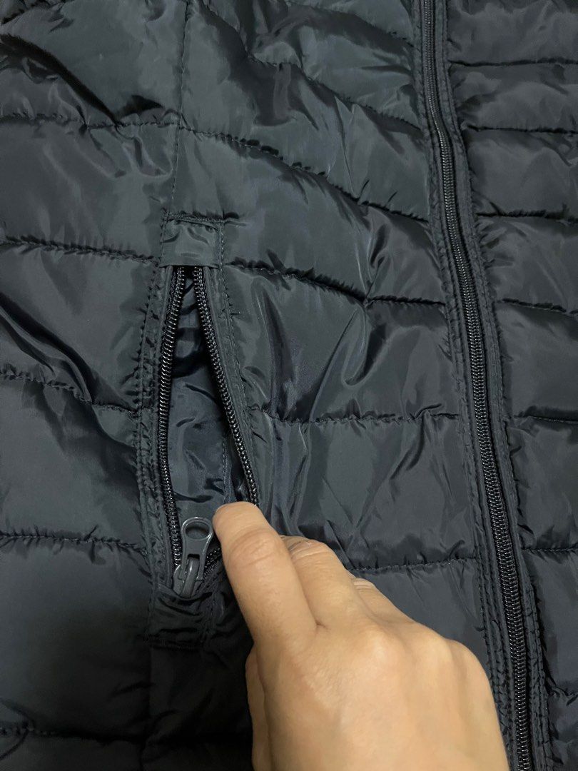 Winter Jacket (Category: Coats, Jackets and Outerwear) located in Singapore. Submitted by gloriousjee (Listing ID 1337017443, Image 4). Description: .