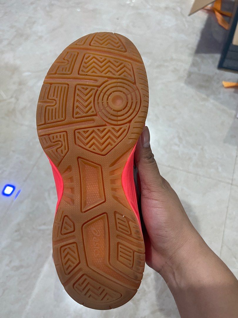Women shoes (Category: Sneakers) located in Manila. Submitted by peecee202021 (Listing ID 1337027279, Image 3). Description: Original asics Sports shoes for women Good for playing volleyball or running Very comfortable to wear US size 5/ EURO 37.5/ CM 23.5.
