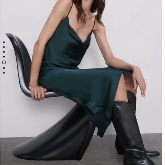 emerald green zara dress Zara Basic Elegant Emerald Green Lace Dress with Faux Pearl Buttons, S –  FADVault main image 0