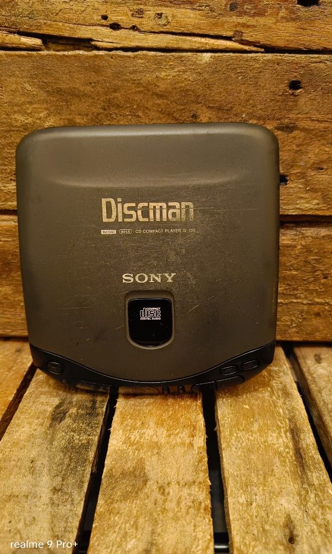💯 Sony Discman D-135 (Category: Portable Music Players) located in Cavite. Submitted by randzwurkz48441 (Listing ID 1337165325, Image 1). Description: Selling as is untested..