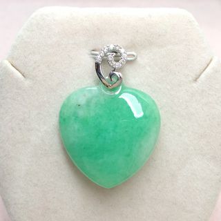 A玉翡翠杏桃+共0.10ct鑽石扣吊墜18K白/750，連扣長33mm，玉26 x 24 x 5mm， 天然石紋   ⚠️本店不設議價  ❌No bargain  ✅多平台同步上架64235022259203110