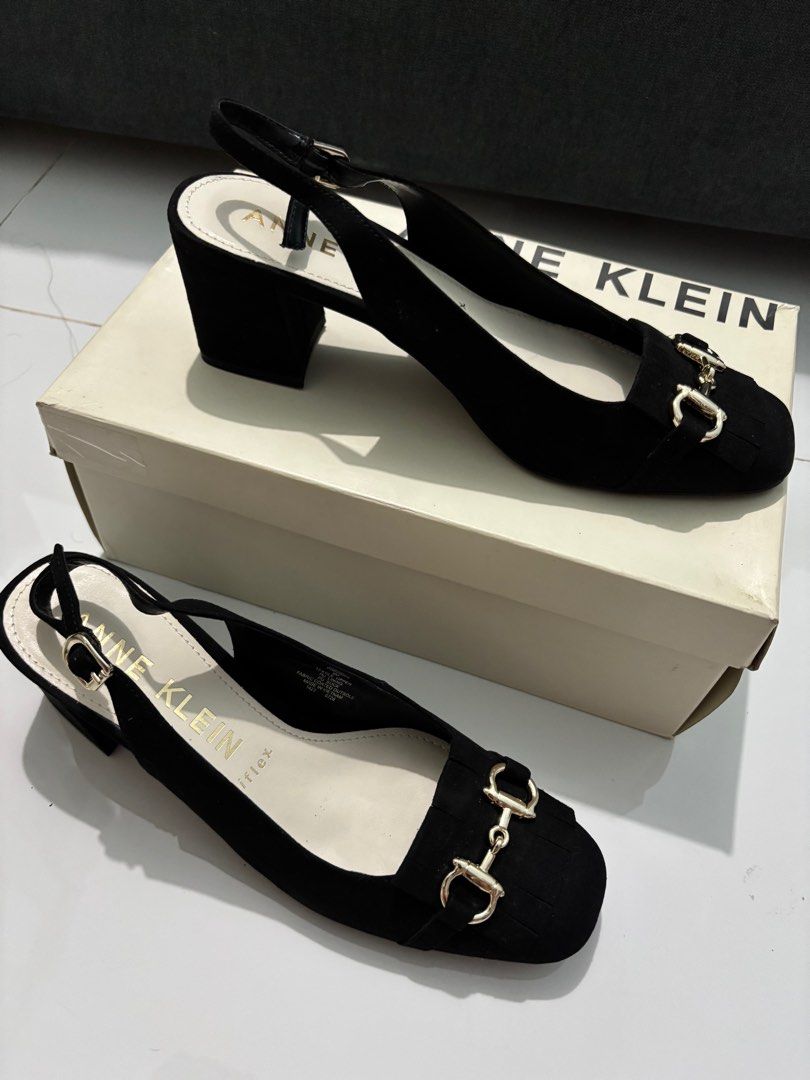 Anne Klein Poppy Pump Sandals (Category: Sandals) located in Pasig City. Submitted by prettystuffxxx (Listing ID 1337166854, Image 3). Description: BRAND NEW 100% ORIGINAL SIZE US 9 Bought this in the USA. Never been used. Sinukat lang at ginawang display lol Location: Pasig City Pick up only .