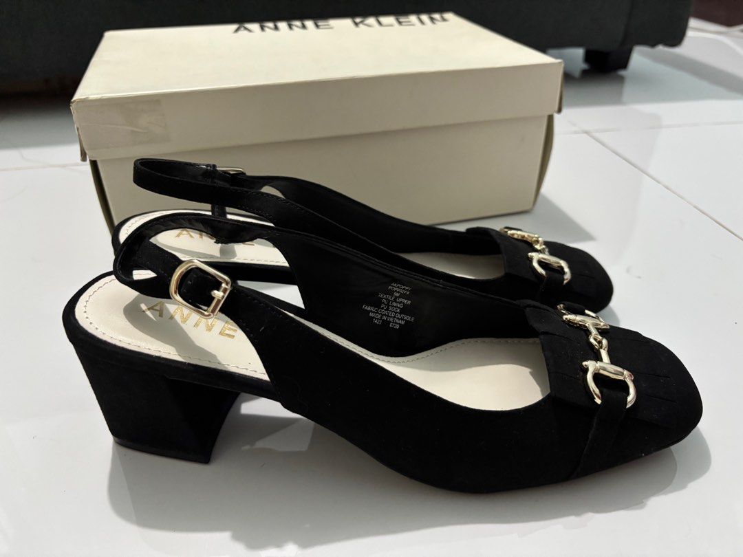 Anne Klein Poppy Pump Sandals (Category: Sandals) located in Pasig City. Submitted by prettystuffxxx (Listing ID 1337166854, Image 2). Description: BRAND NEW 100% ORIGINAL SIZE US 9 Bought this in the USA. Never been used. Sinukat lang at ginawang display lol Location: Pasig City Pick up only .