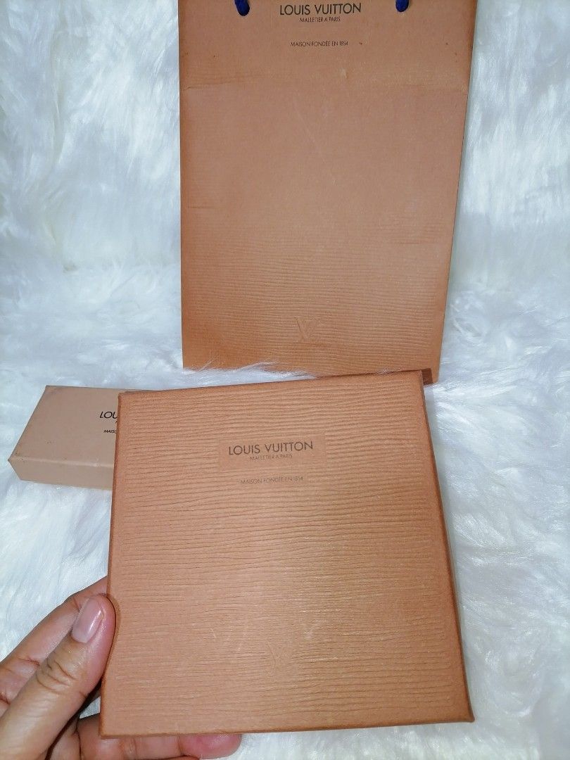 Auth. LV Small boxes & Paperbag Bundle (Category: Luxury Bags & Wallets) located in Butuan. Submitted by az-branded.items (Listing ID 1337183090, Image 2). Description: 1 paperbag- 5.75" x 8.25" 1 small box- 5" x 5" 1 extra small- 4" x 1.75" All from Japan.