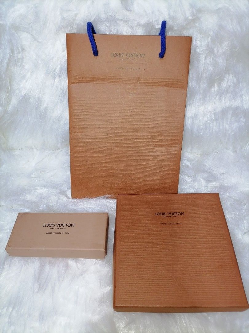 Auth. LV Small boxes & Paperbag Bundle (Category: Luxury Bags & Wallets) located in Butuan. Submitted by az-branded.items (Listing ID 1337183090, Image 1). Description: 1 paperbag- 5.75" x 8.25" 1 small box- 5" x 5" 1 extra small- 4" x 1.75" All from Japan.