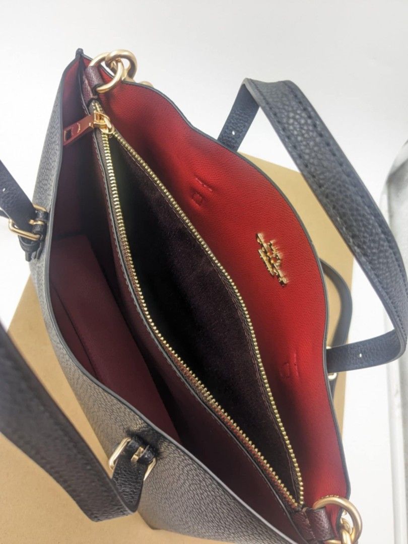 Authentic Coach Mollie Tote 25 (Category: Luxury Bags & Wallets) located in Las Pinas. Submitted by luxlahvu2017 (Listing ID 1337168887, Image 3). Description: Authentic Coach Mollie Tote 25 ( open for COD ).