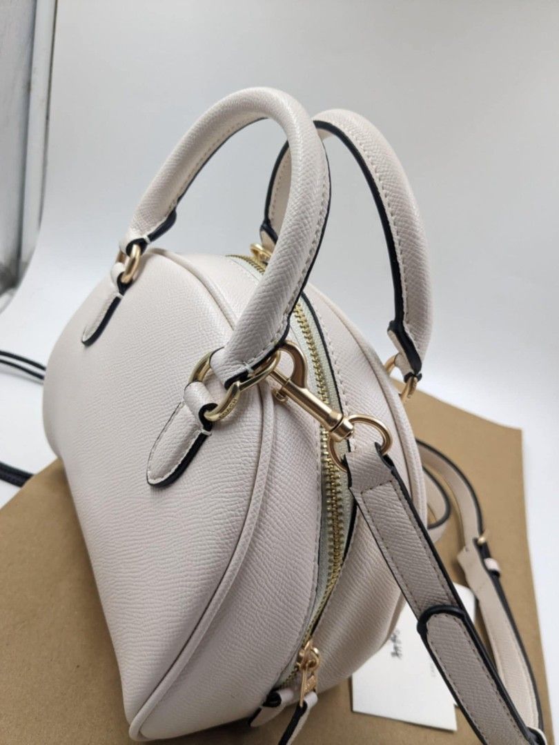 Authentic Coach Sydney Satchel (Category: Luxury Bags & Wallets) located in Las Pinas. Submitted by luxlahvu2017 (Listing ID 1337197581, Image 2). Description: Authentic Coach Sydney Satchel ( open for COD ).