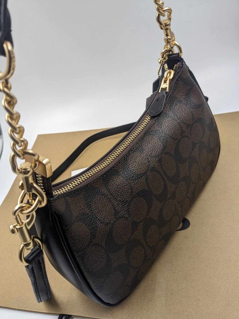 Authentic Coach Teri (Category: Luxury Bags & Wallets) located in Las Pinas. Submitted by luxlahvu2017 (Listing ID 1337171732, Image 3). Description: Authentic Coach Teri.