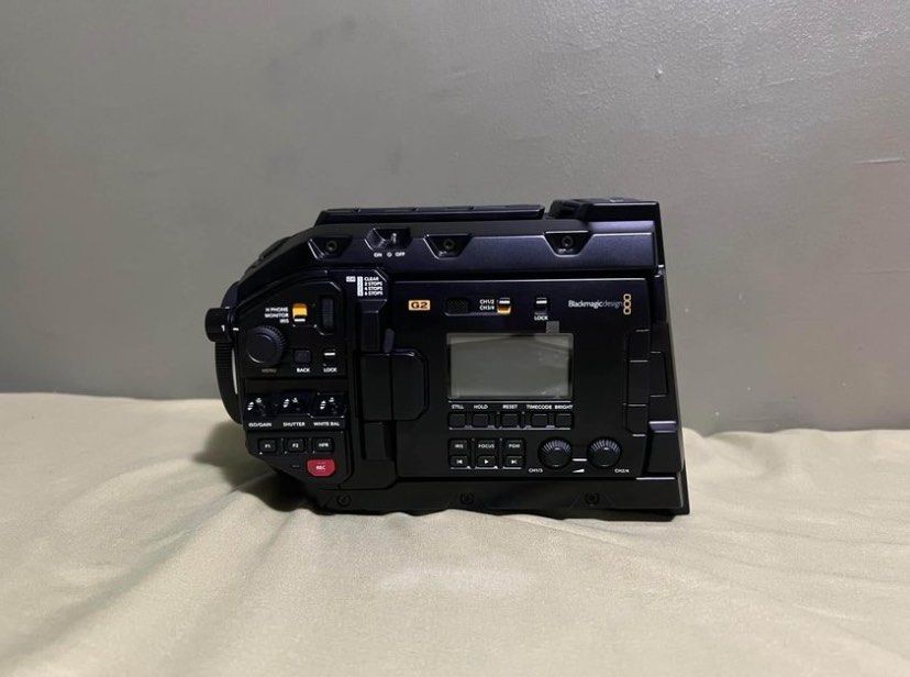 BlackMagic URSA Mini Pro 4.6k G2 (Category: Video Cameras) located in San Pablo. Submitted by greenmaki (Listing ID 1337150206, Image 3). Description: Negotiable! • Inclusions: Vlock Battery Plate, Shoulder, Top handle kit and Dongle • Can do meetups/delivery • PM for more info .