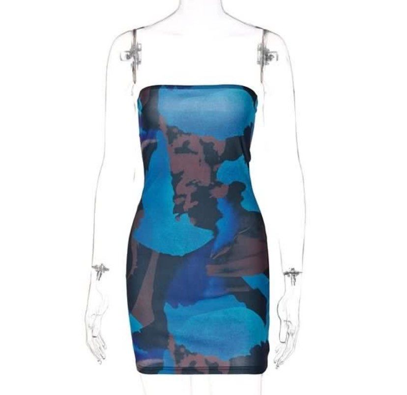 Blue Fitted Dress (Category: Dresses) located in San Pedro. Submitted by user73621 (Listing ID 1337180709, Image 2). Description: i super luv this dress used once only buyer shoulders sf.