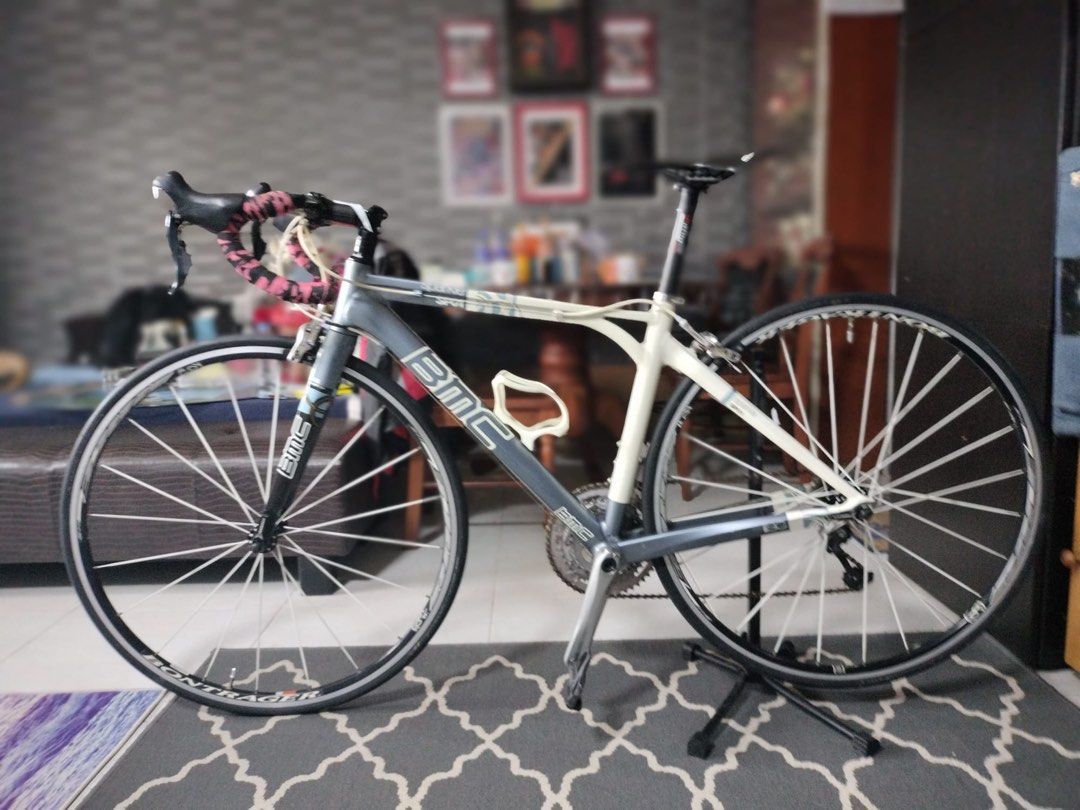 BMC sparkle sp01 (Category: Bicycles) located in Singapore. Submitted by mokd.manning (Listing ID 1337075708, Image 1). Description: Selling off my dad’s road bike. What you see is what u get. Selling at 1.5k Nego upon viewing. Self collect at my place. Interested can pm me thanks.