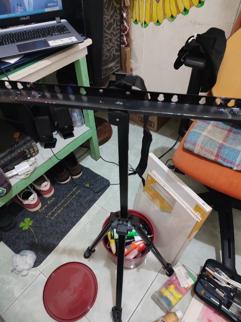 Branded Acrylic Paints, Canvas, Stand(tripod) (Category: Craft Supplies & Tools) located in Dipolog. Submitted by mikkoatill43159 (Listing ID 1337083210, Image 3). Description: Reeves- 120each MM- 50each AC- 50each MM Pouring Acrylic 300 Big set- 500 Small set- 200each Canvass 70 & 120each Easel Stand 500 Oil 100.
