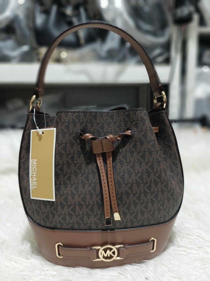 Bucket Bag Monobrown (Category: Luxury Bags & Wallets) located in Manila. Submitted by lovieauthenticmerchandise (Listing ID 1337107892, Image 1). Description: .