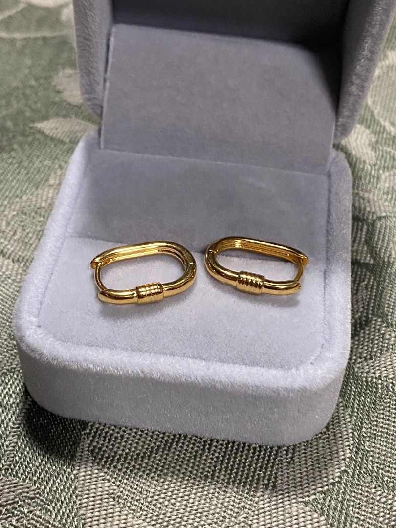 carabiner hoop earrings (Category: Earrings) located in Quezon City. Submitted by goodstuff_4sale (Listing ID 1337106381, Image 2). Description: new gold plated non tarnish kraft box only Gcash grab lalamove j&t jrs.