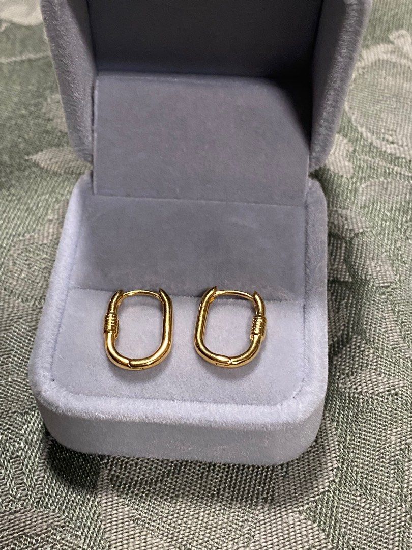 carabiner hoop earrings (Category: Earrings) located in Quezon City. Submitted by goodstuff_4sale (Listing ID 1337106381, Image 3). Description: new gold plated non tarnish kraft box only Gcash grab lalamove j&t jrs.