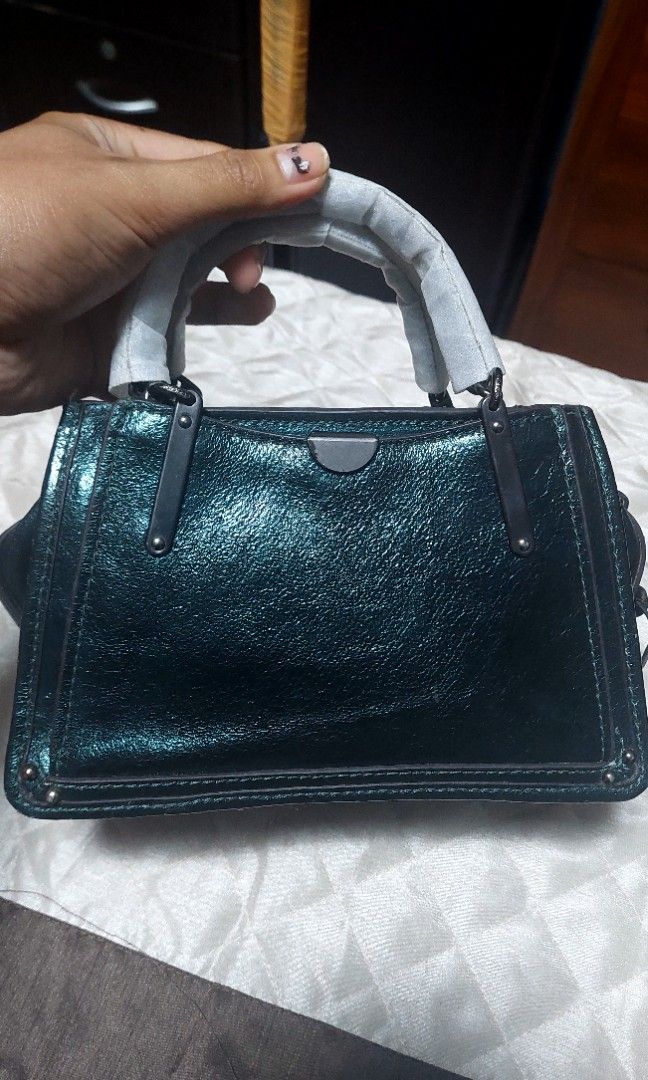 Coach 1941 handbag (Category: Luxury Bags & Wallets) located in Santa Maria. Submitted by mikavillaflor4 (Listing ID 1337065108, Image 1). Description: issue walang strap details posted no major issue ukay source.