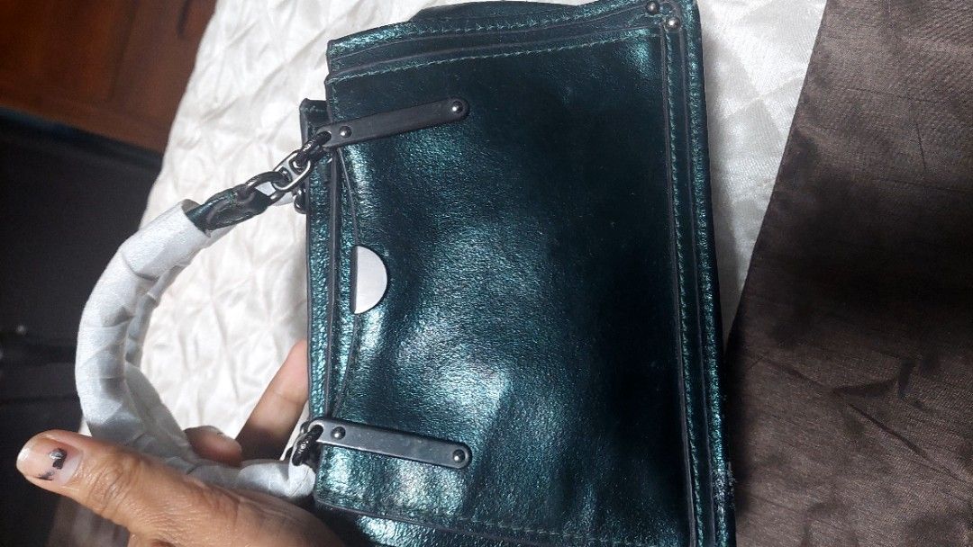 Coach 1941 handbag (Category: Luxury Bags & Wallets) located in Santa Maria. Submitted by mikavillaflor4 (Listing ID 1337065108, Image 3). Description: issue walang strap details posted no major issue ukay source.
