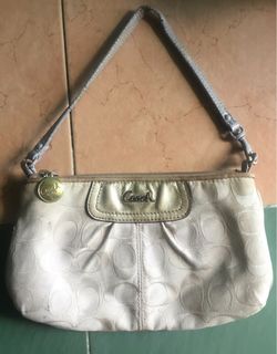(Category: ) located in . Submitted by lykala (Listing ID 1337115707, Image 1). Description: .