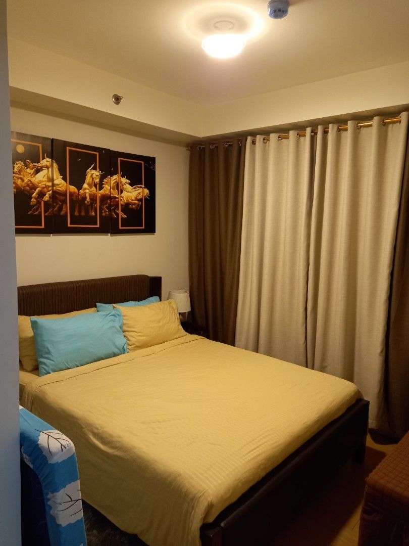 1 Bedroom Condo Unit (Category: Apartments & Condos) located in Taytay. Submitted by lm_residence (Listing ID 1306402758, Image 2). Description: Cozy and Modern Condo Unit Location: Tower B, The Hive Condominium, Ortigas Avenue Extension, Barangay San Isidro, Taytay, Rizal Description: Welcome to our beautiful condo, perfectly suited for a single person or couple! This modern and cozy home features: - 1 bedroom and 1 bathroom - Open-concept livin