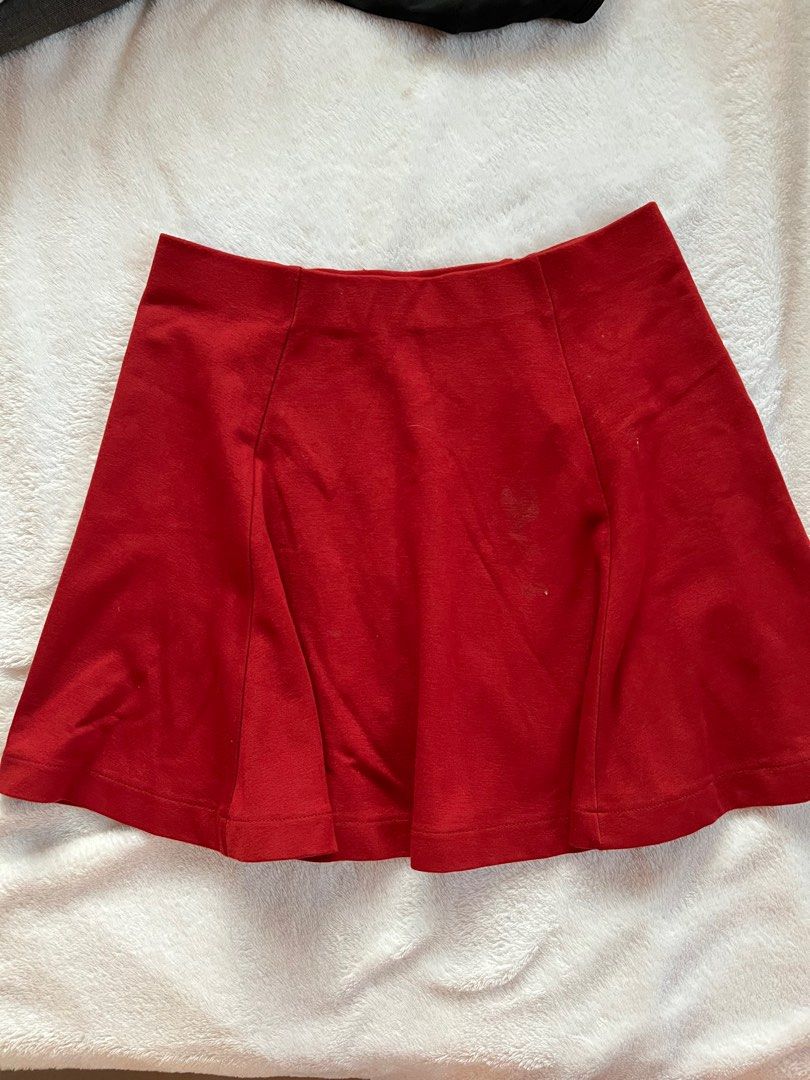 forever 21 red/orange skirt (Category: Skirts) located in Tuguegarao City. Submitted by orymiming (Listing ID 1337171516, Image 2). Description: size s.