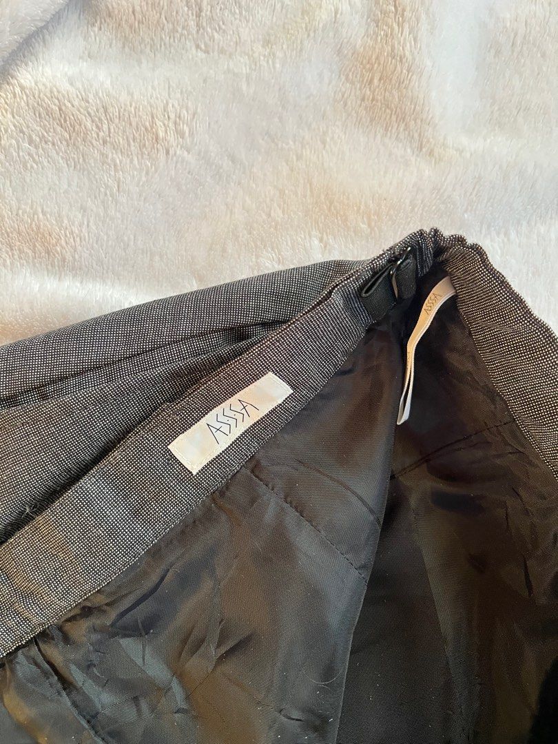 Gray skirt with buttons (Category: Skirts) located in Tuguegarao City. Submitted by orymiming (Listing ID 1337170506, Image 3). Description: Can fit size XS-M.