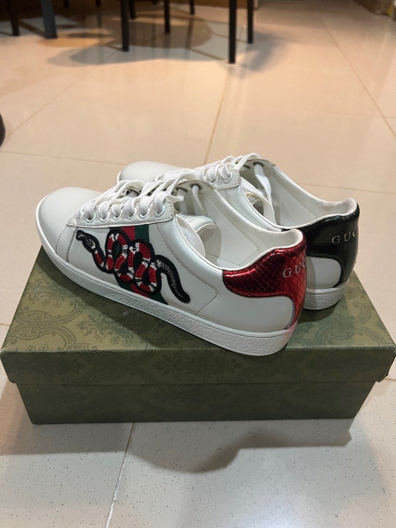 Gucci snake embroidered shoes