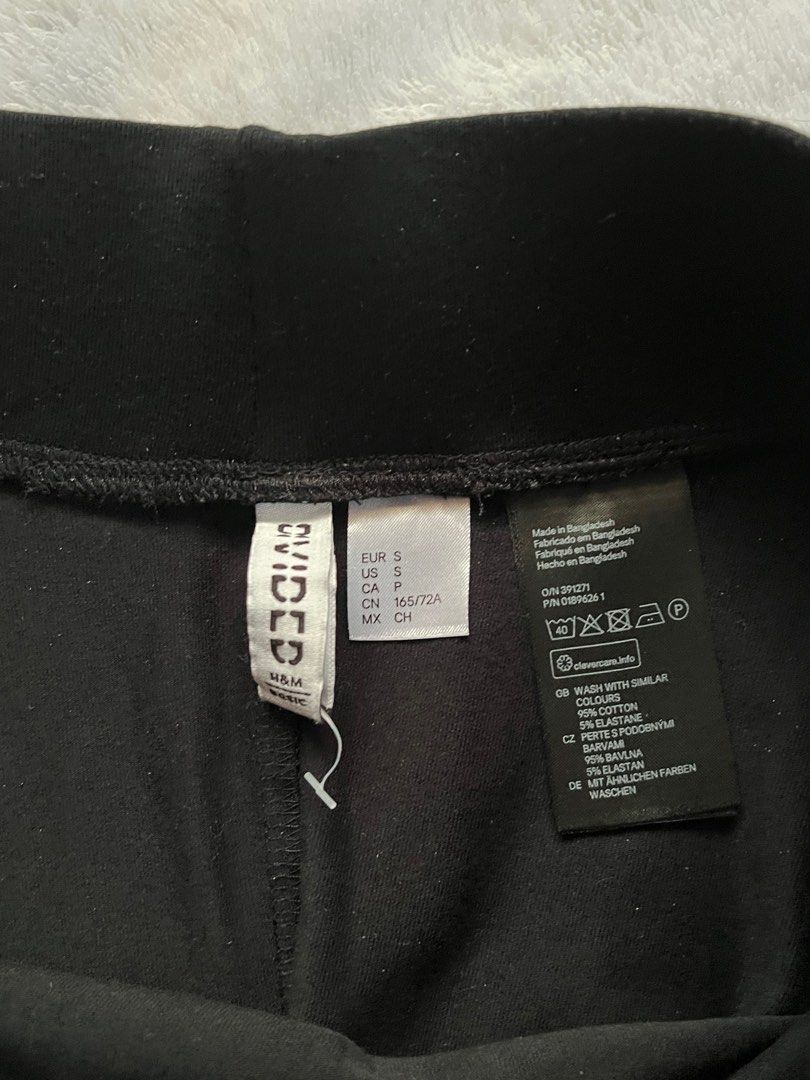 h&m black skirt (Category: Skirts) located in Tuguegarao City. Submitted by orymiming (Listing ID 1337171975, Image 3). Description: size s can fit up to m.
