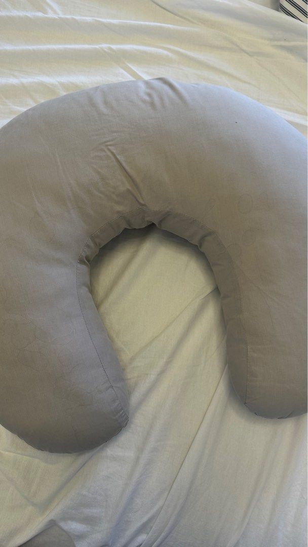 Ikea Nursing pillow (Category: Breastfeeding & Bottle Feeding) located in Pasig City. Submitted by DeclutterMommaKim (Listing ID 1337075816, Image 2). Description: Barely used because my baby preferred side lying position .