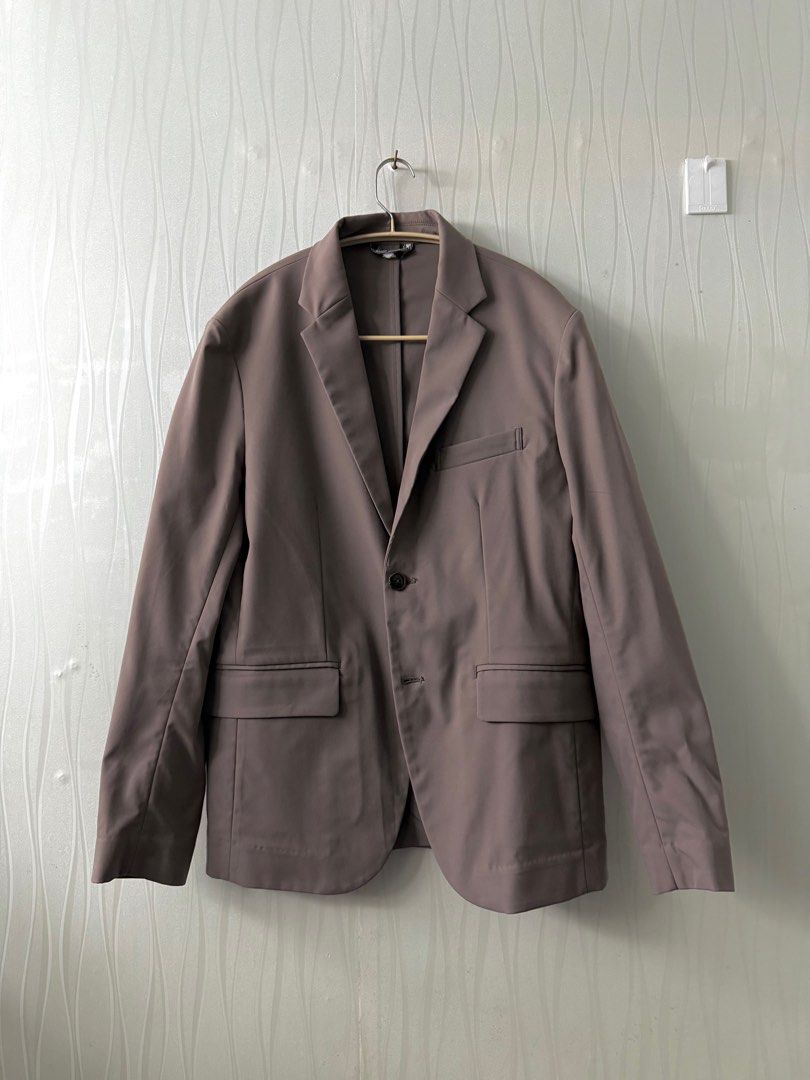 initial grey jacket （分類：外套及戶外衣服）位於 Hong Kong。 由 Louiswww 提交（商品編號 1337225974，圖片 1）。簡介： 有埋條褲 可以比埋你。