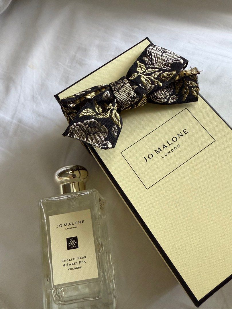 Jo Malone English Pear & Sweet Pea (Category: Fragrance & Deodorants) located in Mandaluyong City. Submitted by itsjustjane13 (Listing ID 1337153352, Image 1). Description: Jo Malone English Pear and Sweet Pea with box ₱6,500 Jo Malone Velvet Rose & Oud 98% full ((i think i kept the box lmk if need nyo tho)) ₱8,000 no paperbox on both see juice level loc: mandaluyong city.
