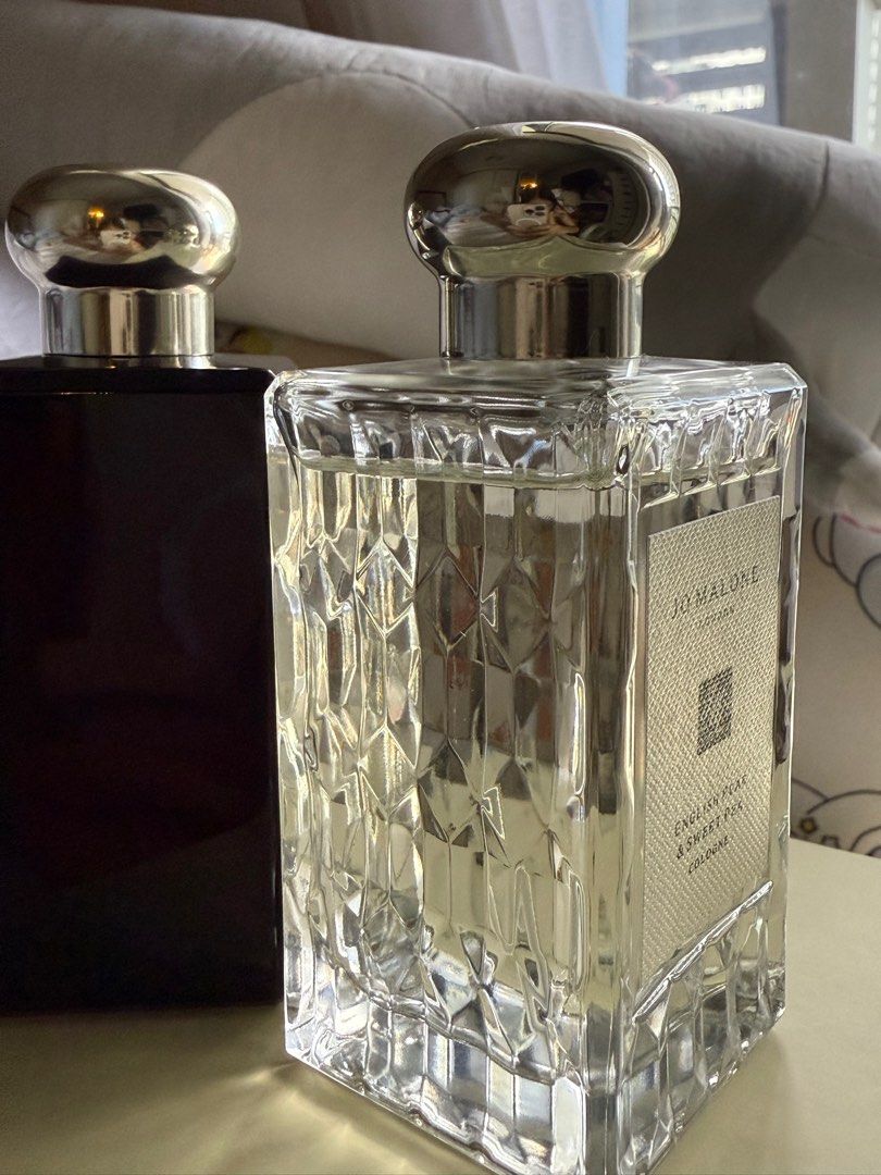 Jo Malone English Pear & Sweet Pea (Category: Fragrance & Deodorants) located in Mandaluyong City. Submitted by itsjustjane13 (Listing ID 1337153352, Image 3). Description: Jo Malone English Pear and Sweet Pea with box ₱6,500 Jo Malone Velvet Rose & Oud 98% full ((i think i kept the box lmk if need nyo tho)) ₱8,000 no paperbox on both see juice level loc: mandaluyong city.