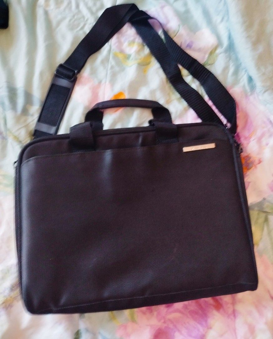 laptop bags (Category: Laptops & Notebooks) located in Imus. Submitted by stop_shop7 (Listing ID 1337109766, Image 1). Description: lenovo- 299 asus - 399.