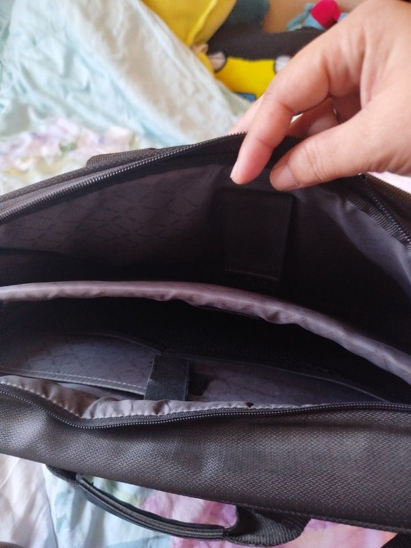 laptop bags (Category: Laptops & Notebooks) located in Imus. Submitted by stop_shop7 (Listing ID 1337109766, Image 2). Description: lenovo- 299 asus - 399.