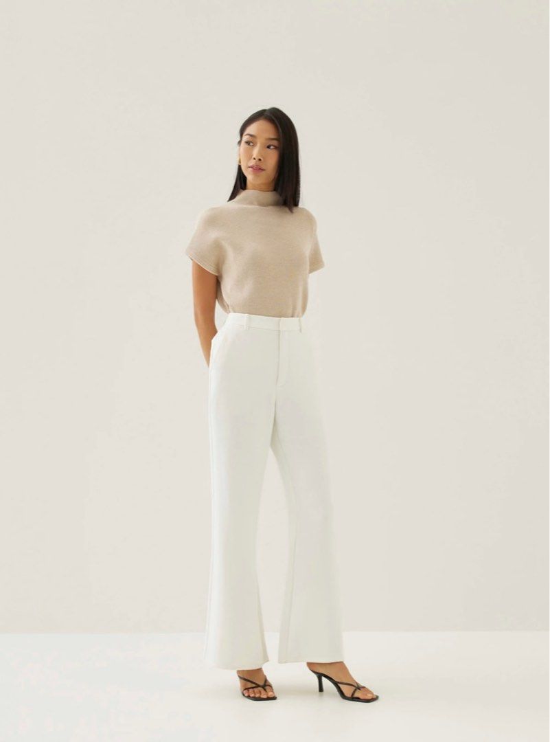 Love Bonito Pvara White Bottoms (Category: Other Bottoms) located in Makati City. Submitted by _makeroom (Listing ID 1337121355, Image 1). Description: brand new with tags too big on me bought for 2500+.