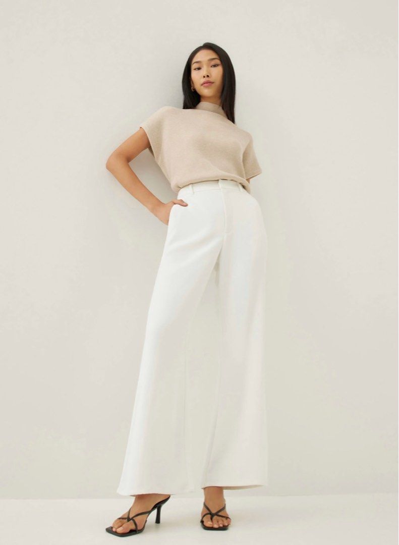 Love Bonito Pvara White Bottoms (Category: Other Bottoms) located in Makati City. Submitted by _makeroom (Listing ID 1337121355, Image 2). Description: brand new with tags too big on me bought for 2500+.