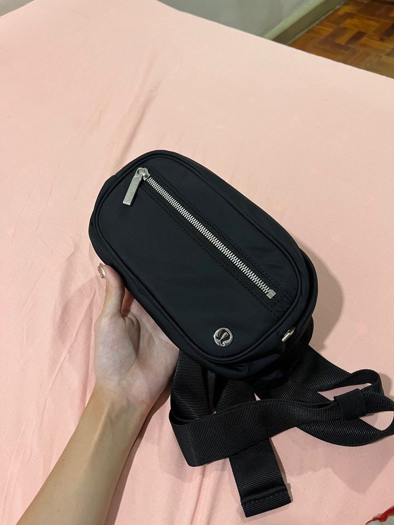 Lululemon Wunderlust Bag (Category: Cross-body Bags) located in Quezon City. Submitted by dclutter_ph (Listing ID 1337126285, Image 3). Description: RUSH SALE rfs: need funds original, only used a few times. no flaws price is negotiable (no to lowballers).