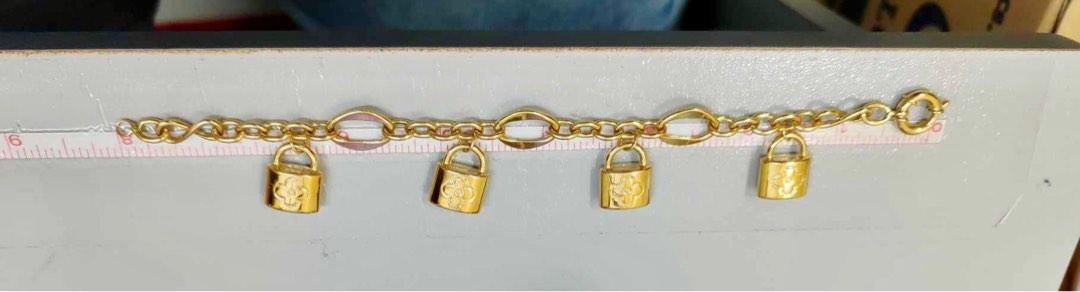 (Category: ) located in . Submitted by ms.d_shop (Listing ID 1337098514, Image 1). Description: .