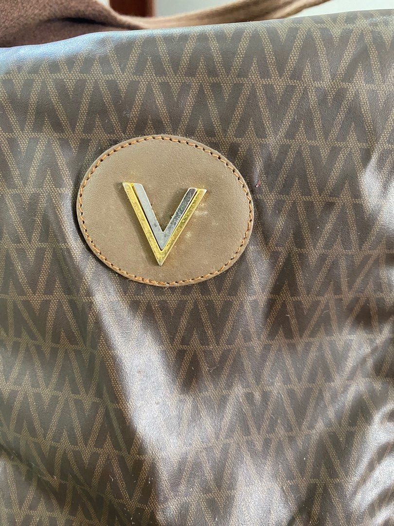 MARIO VALENTINO TRAVEL BAG (Category: Luxury Bags & Wallets) located in Dumanjug. Submitted by avegailbal20275 (Listing ID 1337097608, Image 3). Description: Used authentic Mario Valentino bag in good condition , large size..