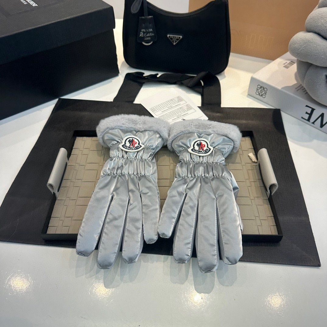 Moncler ski gloves outlet