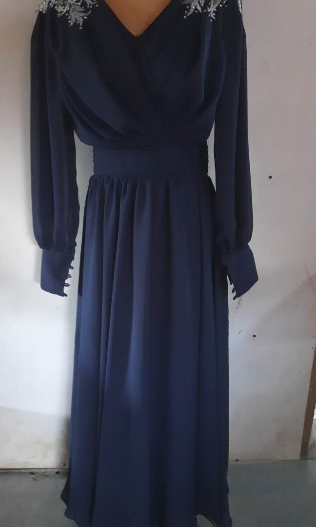 Navy Blue Jumpsuit formal (Category: Evening dresses & gowns) located in Taguig. Submitted by orange_potion (Listing ID 1337063481, Image 1). Description: selling this customized navy blue jumpsuit bnew, not worn medium size.