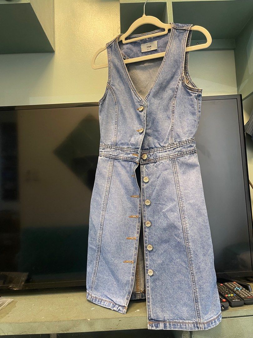 New Look Denim Dress (Category: Dresses) located in Quezon City. Submitted by seriouslydecluttering (Listing ID 1337088740, Image 1). Description: Gifted by my auntie from the UK. Size Uk6 or XS. I gained weight :(.