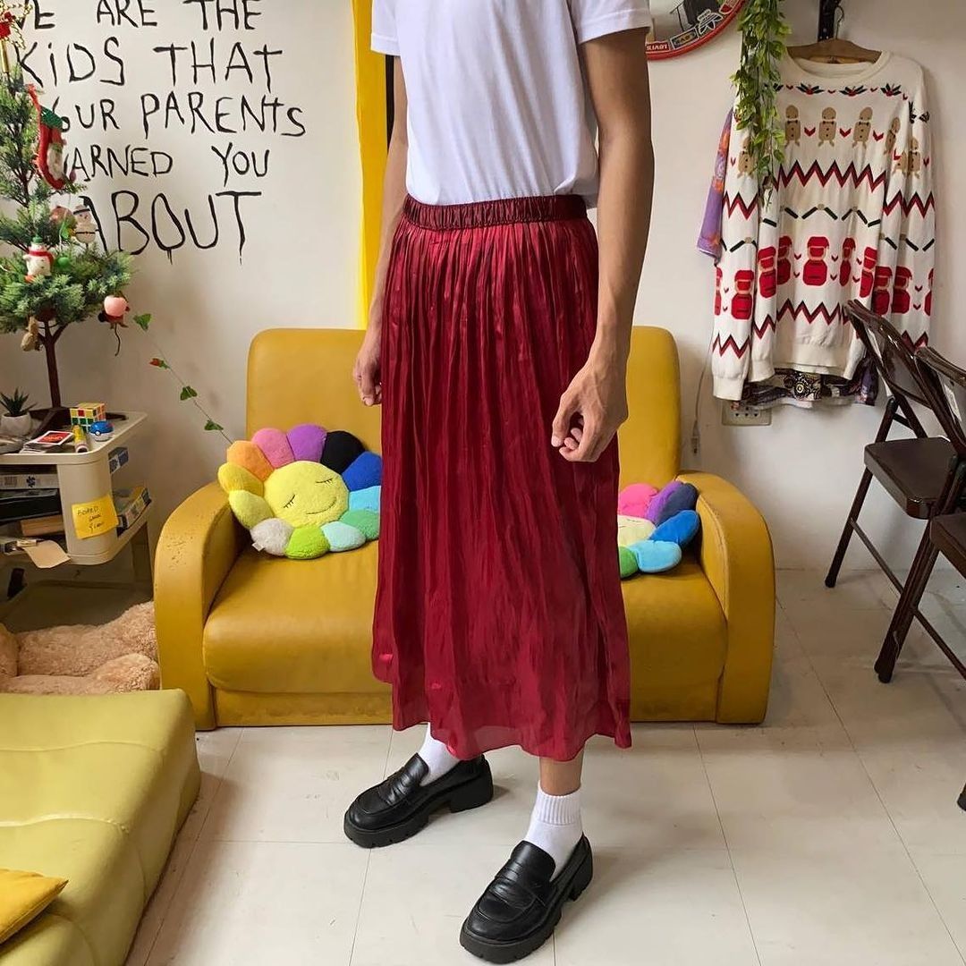 Niko And. Pleated Wide Legged Pants (Category: Other Bottoms) located in San Jose del Monte. Submitted by papayaph (Listing ID 1337098146, Image 2). Description: - Size Medium - Dimensions: width 34-36 x length 33 - Issue: None - Good condition.