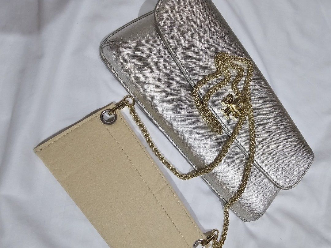 Original Tory Burch clutch (Category: Luxury Bags & Wallets) located in Makati City. Submitted by mabelle123 (Listing ID 1337114672, Image 3). Description: The perfect special occasion bag..28.5cm base..silver and gold clutch, versatile. I'm giving the chain which is a perfect match to the hardware..
