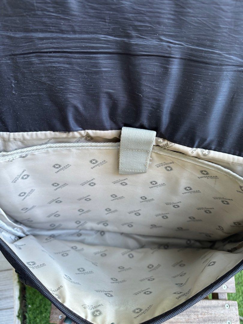 Original Wenger Laptop Bag for only 200 (Category: Laptop Bags & Sleeves) located in Quezon City. Submitted by mariefelbd (Listing ID 1337153754, Image 3). Description: Original Wenger Laptop Bag. .