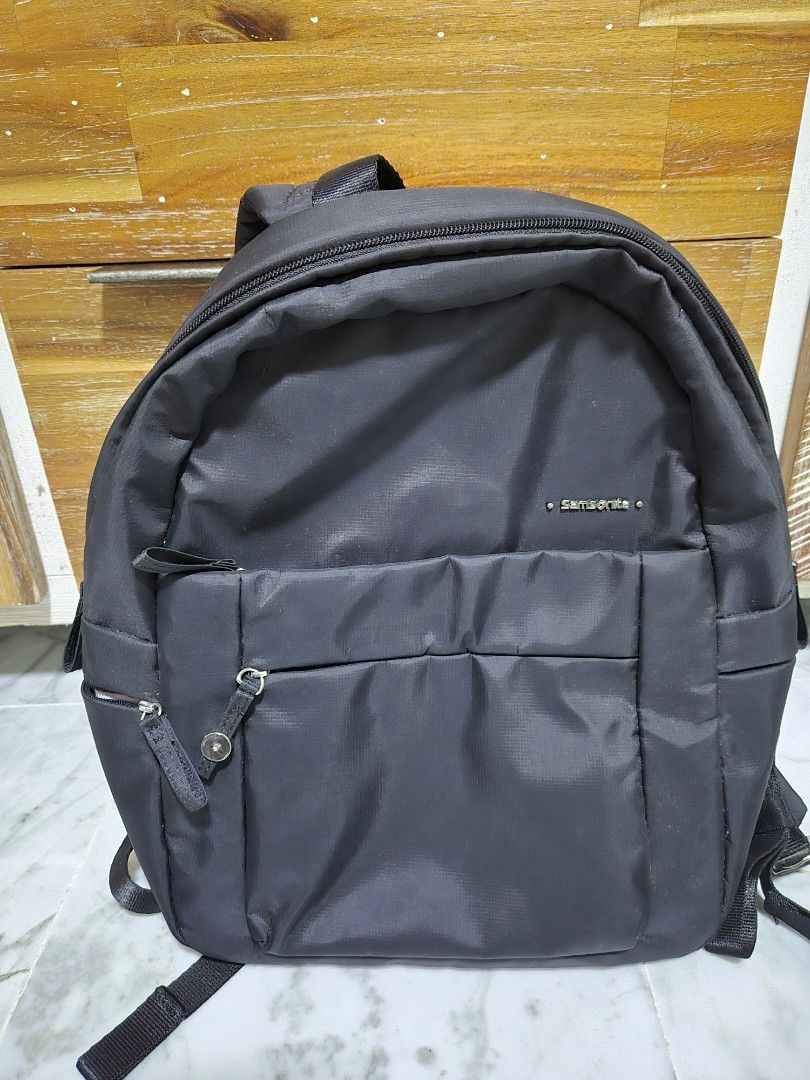 Samsonite Backpack (Category: Backpacks) located in Singapore. Submitted by piglet2006 (Listing ID 1337092593, Image 1). Description: Samsonite backpack.
