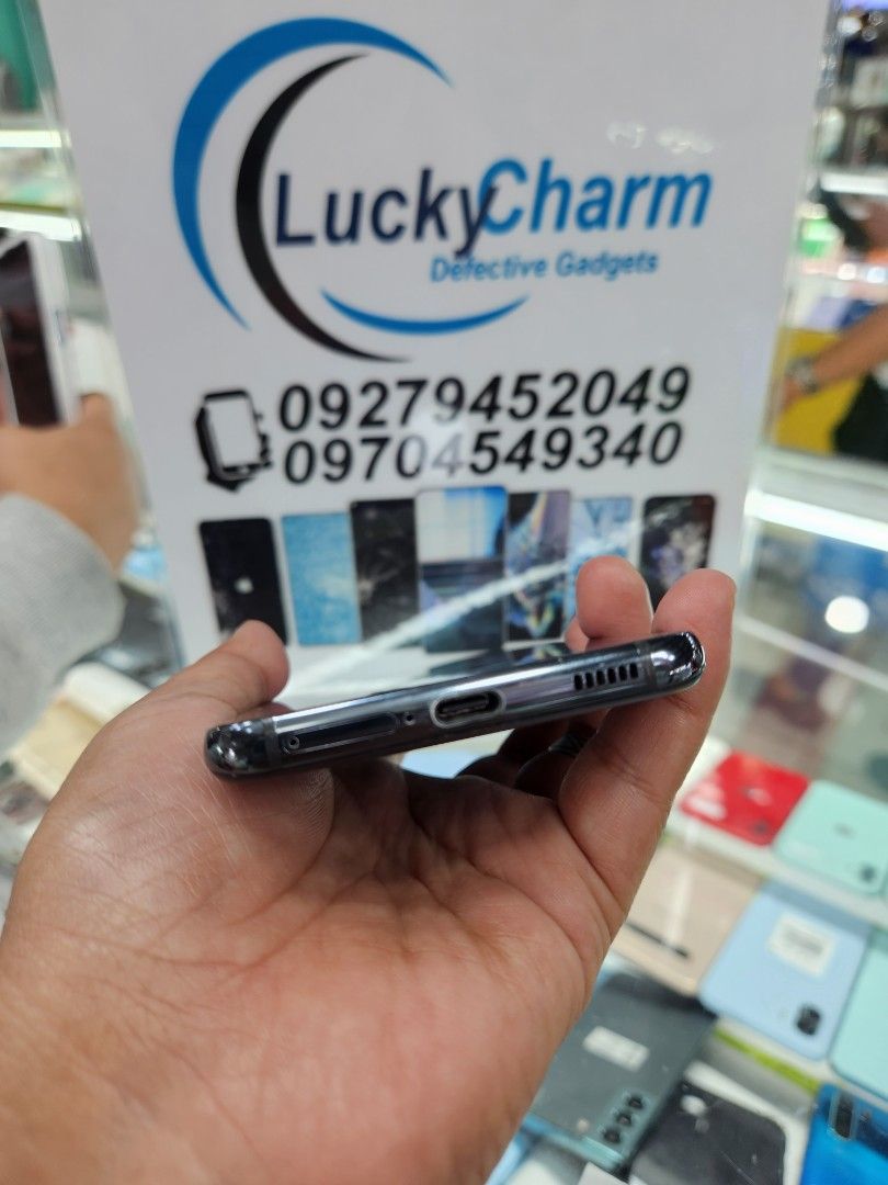 Samsung S21 5G 8gb/256gb (Category: Samsung) located in Manila. Submitted by lucky.charm.gadgets (Listing ID 1337214436, Image 3). Description: SAMSUNG S21 5G 8gb/256gb (Please research nyo nalang po full specs) LCD ISSUE ,LCD ISSUE !OBVIOUS NA OBVIOUS YUNG ISSUE More Lines at Basag Glass! BAKA MAY GOODS NA LCD KA JAN PEDE NA PANG BO-O NANG UNIT MO NO ACCOUNT .PEDE RIN PANG SPARE PHONE . MAGBASA KA MUNA BAGO KA MAG REACT ! Buy at your own risk 😊