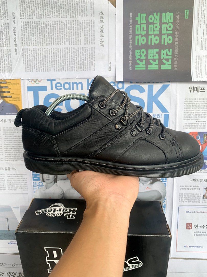 Sepatu Dr. Martens Finnegan Black size 42 Fesyen Pria Sepatu Sepatu Formal di Carousell