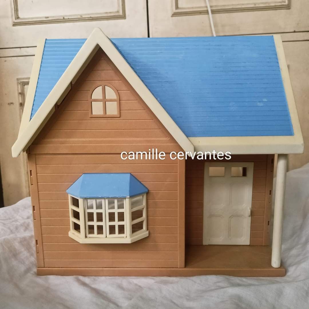 Sylvanian Families Cottage House (Category: Kids Toys) located in Valenzuela. Submitted by smilkyyy (Listing ID 1337124877, Image 1). Description: Sylvanian Families Bramble Cottage.