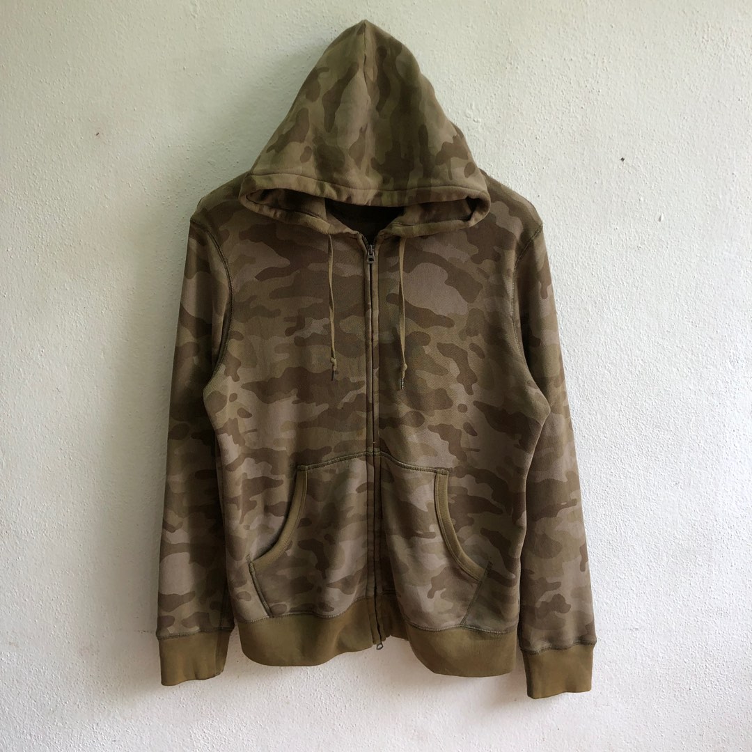 Uniqlo camo hoodie on sale